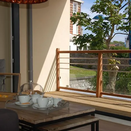 L'alidade D'hotes לינה וארוחת בוקר וימרה