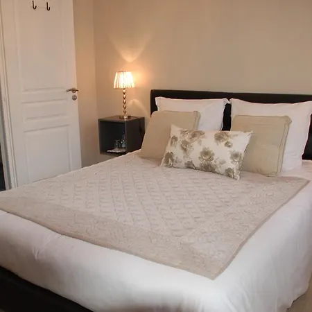 לינה וארוחת בוקר L'alidade D'hotes 4*