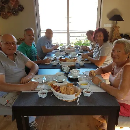 L'alidade D'hotes לינה וארוחת בוקר וימרה